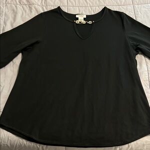 Women’s Avenue Black Top with V-Neck Detail Size 14/16